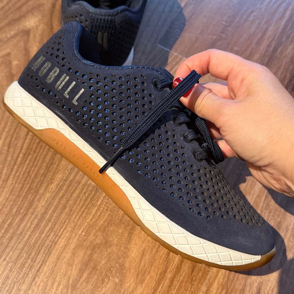 Women’s No Bull Sneakers 5.5 - Picture 5 of 8